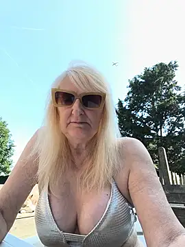 Heidiblueeyes online show from May 29, 2026, 8:12 am