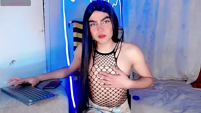 xyaraluv  online show from April 5, 2026, 9:12 pm