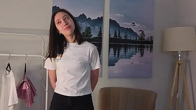 DoraWhitrock online show from February 27, 2026, 5:07 am