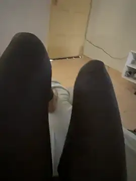 Snapshot of Cristal2342 chatting on February 26, 2026, 1:32 pm Cristal2342 online show from February 26, 2026, 1:32 pm