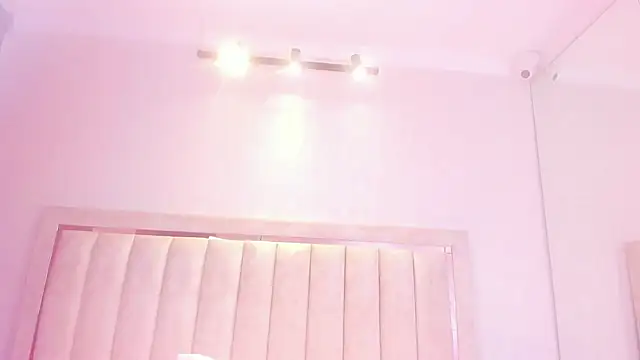 Snapshot of AlaiaMoretti_ chatting on May 27, 2026, 1:57 am AlaiaMoretti online show from May 27, 2026, 1:57 am
