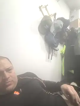 Snapshot of elcaste69 chatting on March 1, 2026, 12:34 am elcaste69 online show from March 1, 2026, 12:34 am