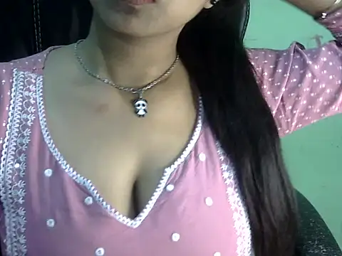 cute momo love online show from April 4, 2026, 4:22 am