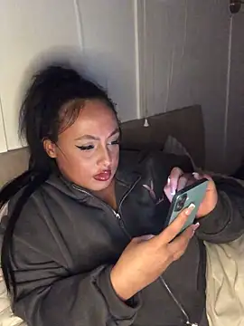 mayawesttt online show from March 15, 2026, 9:43 pm