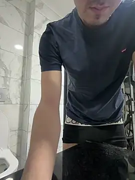 Snapshot of Vireontr1 chatting on February 25, 2026, 7:34 pm Vireontr1 online show from February 25, 2026, 7:34 pm