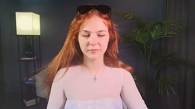 Elle Funning online show from June 25, 2026, 3:27 pm