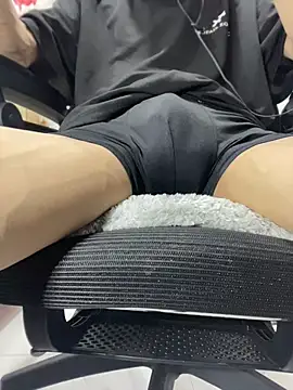 NniuAh online show from April 14, 2026, 8:31 am