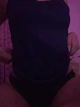 eemilyy22 online show from February 25, 2026, 2:54 am