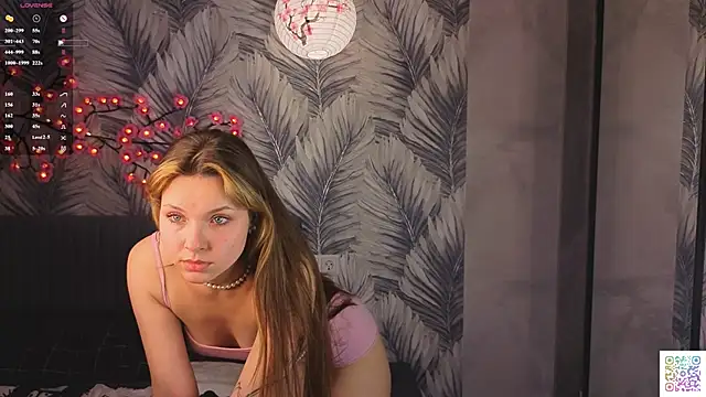 HinaVibe online show from May 27, 2026, 3:31 pm