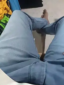 Snapshot of magicmovemen chatting on February 26, 2026, 5:28 am magicmovemen online show from February 26, 2026, 5:28 am