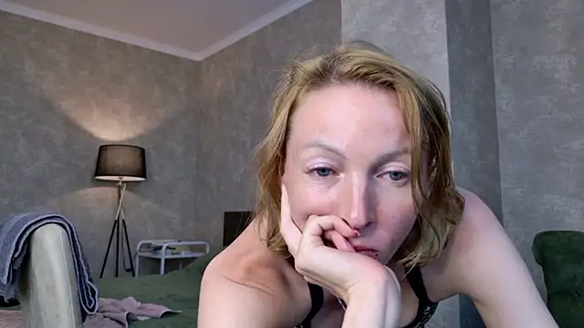 Snapshot of angelicfenix chatting on June 10, 2026, 1:43 pm angelicfenix online show from June 10, 2026, 1:43 pm