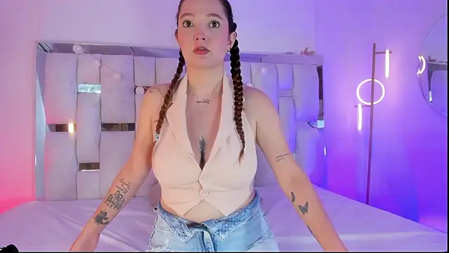 Snapshot of HecateCorvin chatting on February 24, 2026, 12:25 pm HecateCorvin online show from February 24, 2026, 12:25 pm