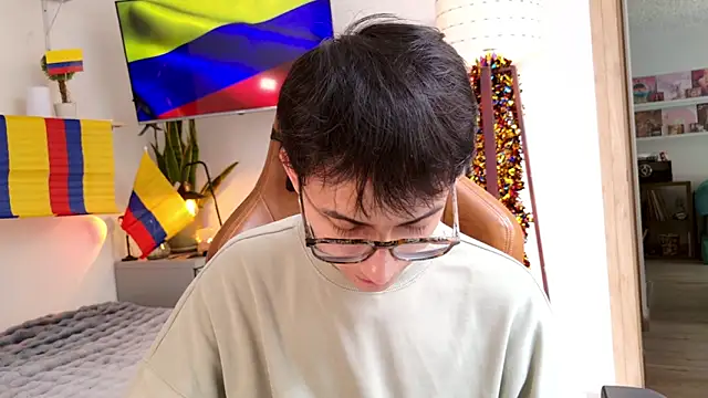 Snapshot of Sr_evann chatting on June 21, 2026, 2:30 pm Sr evann online show from June 21, 2026, 2:30 pm