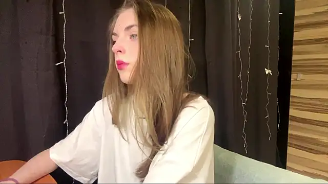 PollyDream online show from February 26, 2026, 4:28 pm