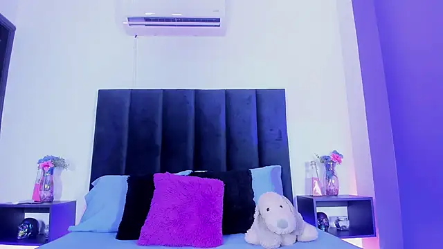 scarlet  ray  online show from March 11, 2026, 11:49 am