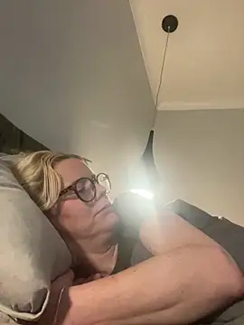 Snapshot of Amelie_BlondeXX chatting on March 1, 2026, 11:56 am Amelie BlondeXX online show from March 1, 2026, 11:56 am