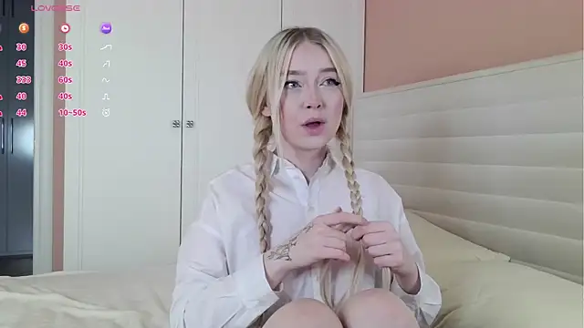 ChristinBland online show from April 21, 2026, 12:22 pm