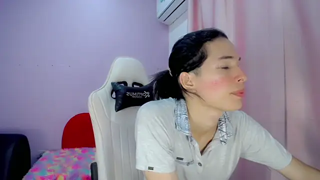 Snapshot of Larry_craft chatting on March 3, 2026, 8:04 pm Larry craft online show from March 3, 2026, 8:04 pm