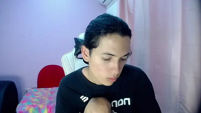 Snapshot of Larry_craft chatting on March 15, 2026, 8:15 pm Larry craft online show from March 15, 2026, 8:15 pm