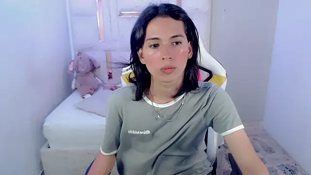 Snapshot of Larry_craft chatting on April 6, 2026, 8:43 pm Larry craft online show from April 6, 2026, 8:43 pm