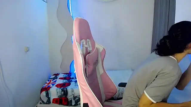 Snapshot of Larry_craft chatting on April 9, 2026, 8:36 pm Larry craft online show from April 9, 2026, 8:36 pm