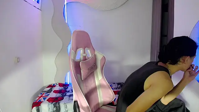 Snapshot of Larry_craft chatting on April 11, 2026, 8:13 pm Larry craft online show from April 11, 2026, 8:13 pm