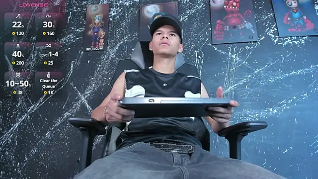 Snapshot of DylanRoyce_ chatting on February 27, 2026, 1:00 pm DylanRoyce online show from February 27, 2026, 1:00 pm