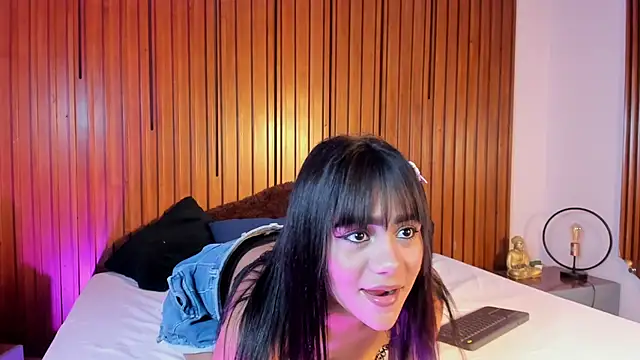 Snapshot of Laila-Miller chatting on March 7, 2026, 3:25 am Laila-Miller online show from March 7, 2026, 3:25 am