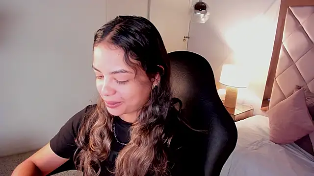 dulce lyraa1 online show from June 3, 2026, 4:48 am