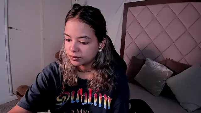 dulce lyraa1 online show from July 13, 2026, 3:42 am