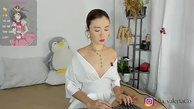 Snapshot of Mia-Valeria- chatting on June 14, 2026, 6:04 am Mia-Valeria- online show from June 14, 2026, 6:04 am