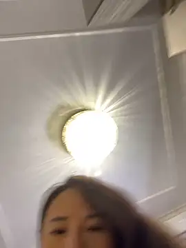 Mia-lp online show from March 13, 2026, 12:01 pm