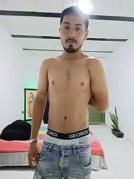 Santiag0122  online show from May 25, 2026, 4:29 am