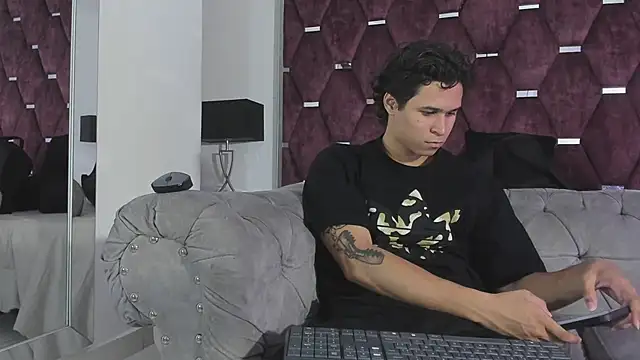 TonyBenedetti online show from July 21, 2026, 8:33 pm
