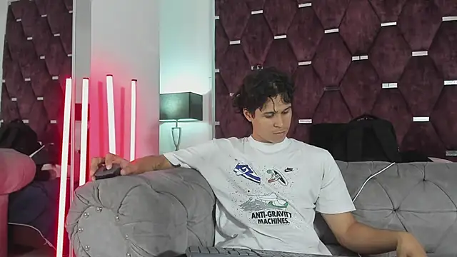 TonyBenedetti online show from July 30, 2026, 9:03 pm