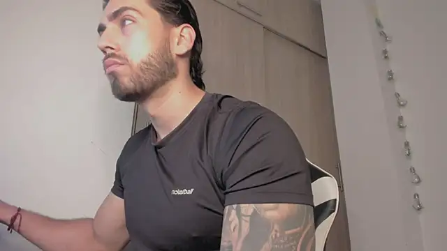 Axel  Blaze online show from April 20, 2026, 1:03 pm