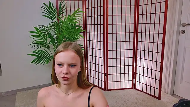 Sophie Peach  online show from March 19, 2026, 2:54 pm