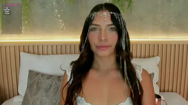 Lia Montclair online show from June 26, 2026, 12:20 pm