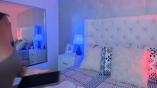 Ivi jones  online show from April 2, 2026, 8:06 pm