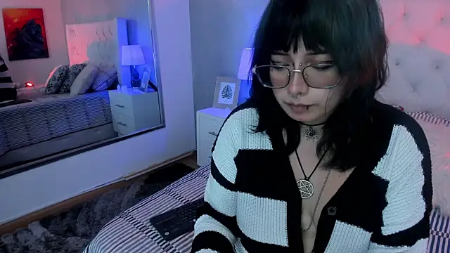 Ivi jones  online show from April 9, 2026, 8:14 pm