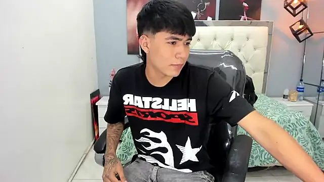 Snapshot of Thiago_collinss chatting on May 31, 2026, 10:44 pm Thiago collinss online show from May 31, 2026, 10:44 pm