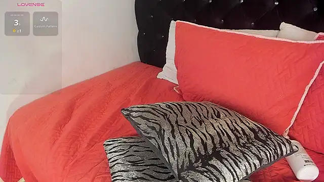 Snapshot of Chloe_rose_1 chatting on February 25, 2026, 12:20 am Chloe rose 1 online show from February 25, 2026, 12:20 am