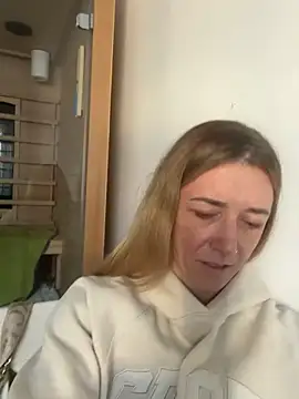 Snapshot of FitAnna chatting on February 27, 2026, 3:45 pm FitAnna online show from February 27, 2026, 3:45 pm