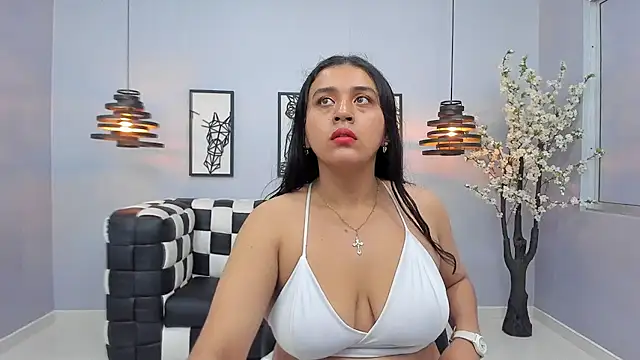 Snapshot of Lunaa_Abril chatting on March 2, 2026, 12:01 pm Lunaa Abril online show from March 2, 2026, 12:01 pm