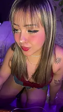 Moon Velvet  online show from March 26, 2026, 1:44 am