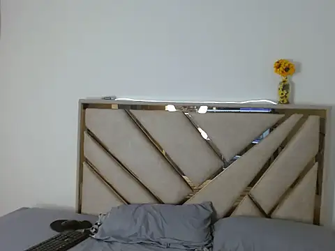 Snapshot of oliver___saint chatting on March 3, 2026, 12:39 am oliver saint online show from March 3, 2026, 12:39 am