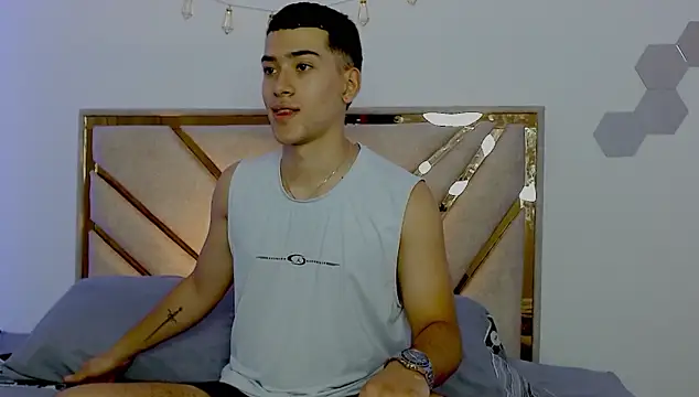 Snapshot of oliver___saint chatting on March 24, 2026, 11:32 pm oliver saint online show from March 24, 2026, 11:32 pm