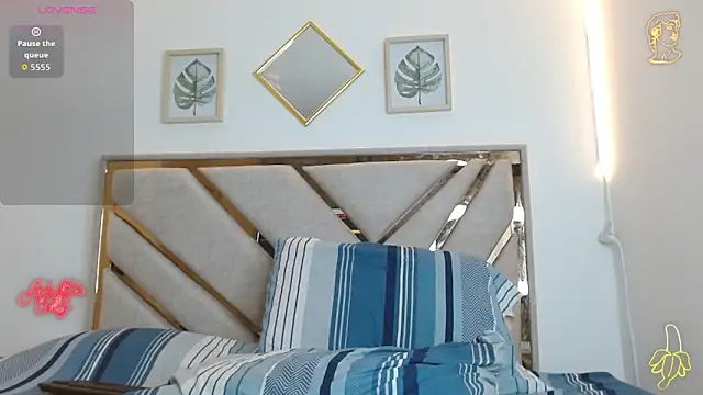 Snapshot of oliver___saint chatting on April 12, 2026, 12:37 am oliver saint online show from April 12, 2026, 12:37 am