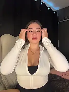 SamanthaValmont online show from April 19, 2026, 8:44 pm