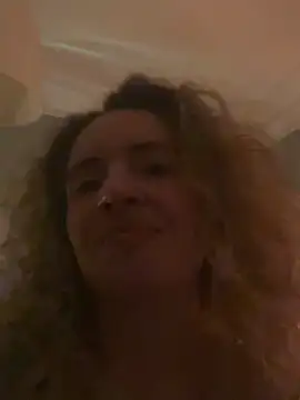 curlyirishgirl online show from February 25, 2026, 10:08 pm